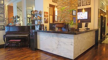 Johnscher by SJ - San Juan Curitiba