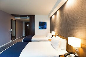Holiday Inn Express London Heathrow T5 by IHG