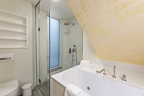 Malostranska Residence