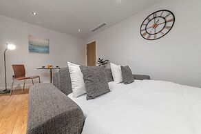 HQ Aparthotel Farnborough