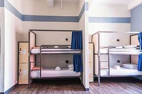 HI Chicago Hostel