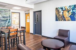 HI Chicago Hostel