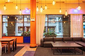 HI Chicago Hostel