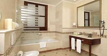 Le Patio Boutique Hotel