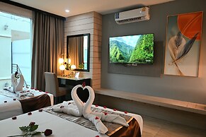 Boss Suites Nana Hotel