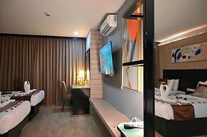 Boss Suites Nana Hotel