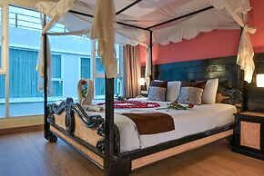 Boss Suites Nana Hotel