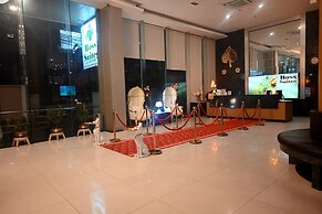Boss Suites Nana Hotel