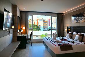 Boss Suites Nana Hotel