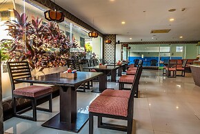 Boss Suites Nana Hotel