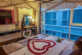 Boss Suites Nana Hotel