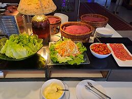 Boss Suites Nana Hotel