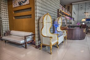 Boss Suites Nana Hotel