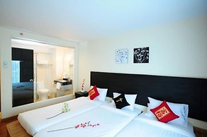 Boss Suites Nana Hotel