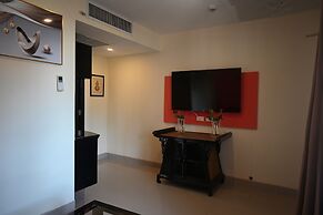 Boss Suites Nana Hotel