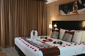 Boss Suites Nana Hotel