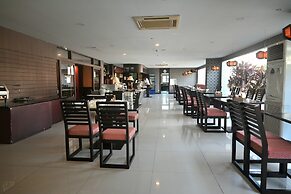 Boss Suites Nana Hotel