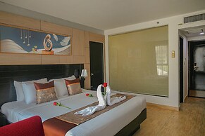 Boss Suites Nana Hotel