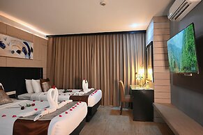 Boss Suites Nana Hotel