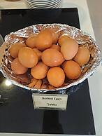 Boss Suites Nana Hotel