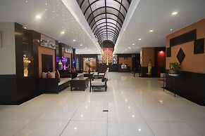 Boss Suites Nana Hotel