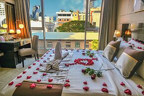 Boss Suites Nana Hotel