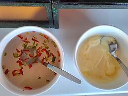 Boss Suites Nana Hotel