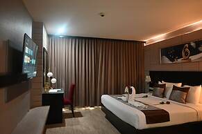 Boss Suites Nana Hotel