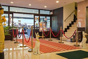 Boss Suites Nana Hotel