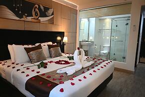 Boss Suites Nana Hotel