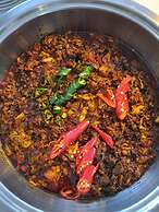 Boss Suites Nana Hotel