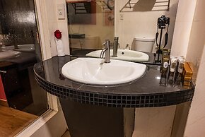 Boss Suites Nana Hotel