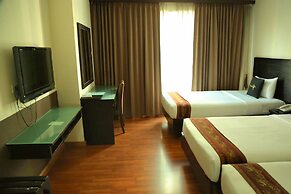 Boss Suites Nana Hotel