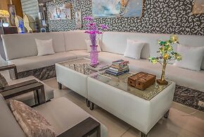 Boss Suites Nana Hotel