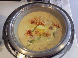 Boss Suites Nana Hotel