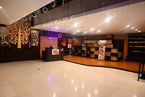 Boss Suites Nana Hotel