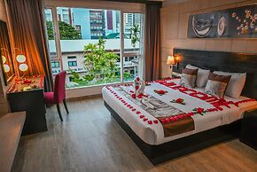 Boss Suites Nana Hotel