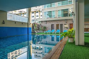 Boss Suites Nana Hotel