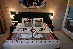 Boss Suites Nana Hotel