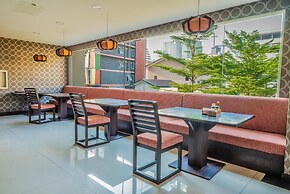 Boss Suites Nana Hotel