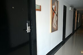 Boss Suites Nana Hotel