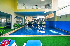 Boss Suites Nana Hotel