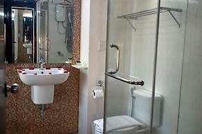 Boss Suites Nana Hotel