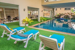 Boss Suites Nana Hotel