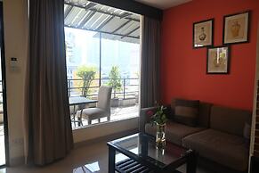 Boss Suites Nana Hotel