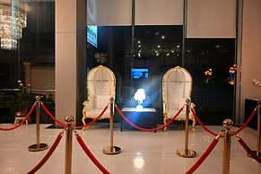 Boss Suites Nana Hotel