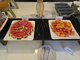 Boss Suites Nana Hotel