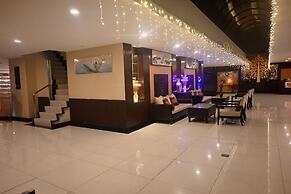 Boss Suites Nana Hotel
