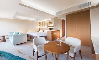 Toba Hotel International