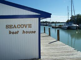 Floating Sea Cove Resort & Marina